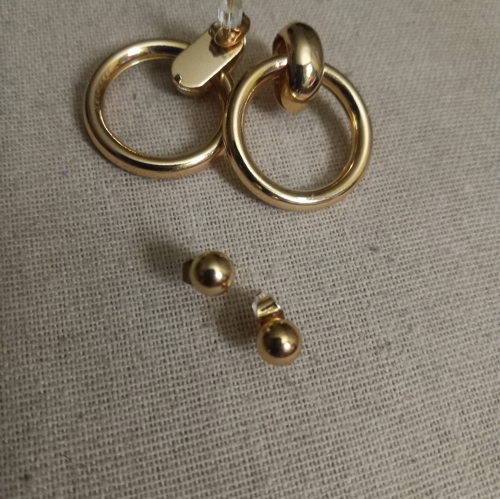 5 Clearance Earrings 5$
